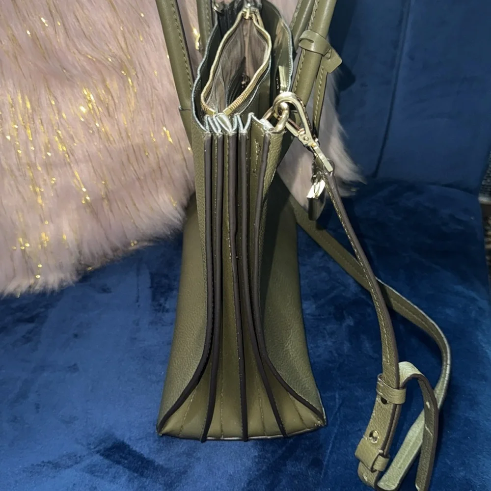 Michael Kors Leather Bag 💼 - Picture 6 of 7